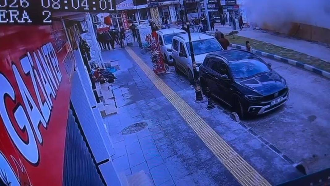 Temel kazısı sırasında lokanta çöktü! 1